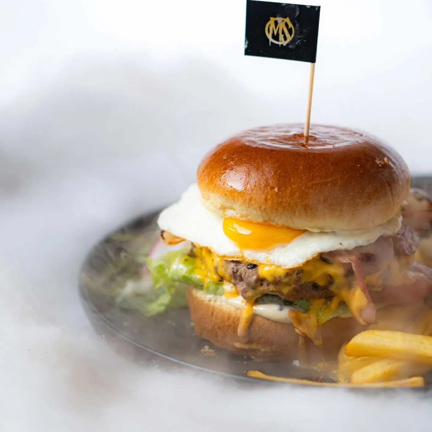 Burger The Magic Smoke Pleasure mit Spiegelei